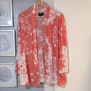 Investments Women’s Size 2X Coral and White Floral Open Cardigan